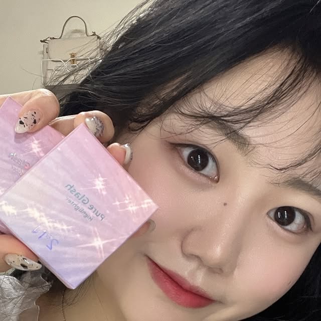 김민주 on Instagram: "#광고 투에이엔 블루밍가든 컬렉션 🌸 정원의 흩날리는 꽃잎의 화사한 감성을담은 2aN의 Blooming Garden 컬렉션 옐로우💛랑 그린💚빔 발사!하는 컬러도 있는 예
