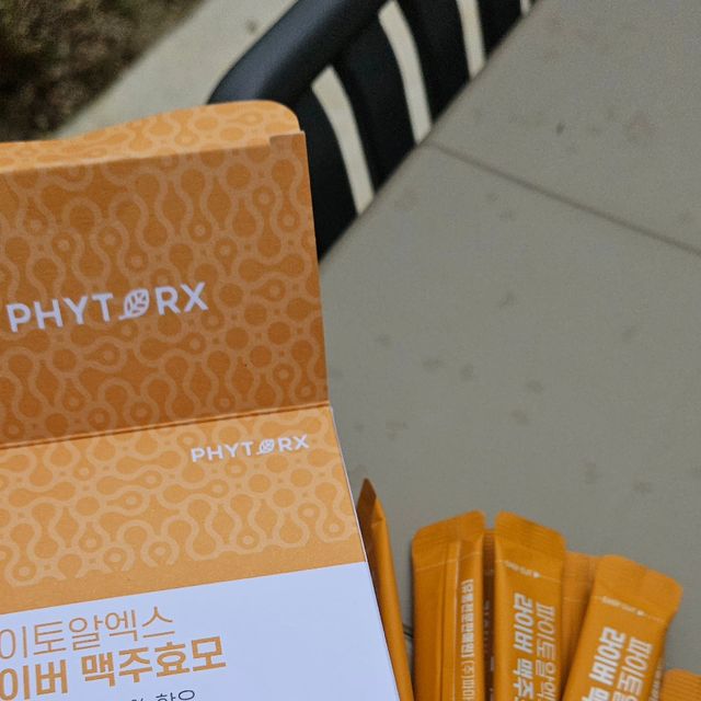 @available.90 on Instagram: "#협찬 모발 신경 엄청쓰는 요즘이라서 더 맥주효모에 집착중…. 한 포에 맥주효모가 3,000mg 함유되어있고, 보통 맥주효모와 비오틴이 고함량이면 피부 트러블 발생 부