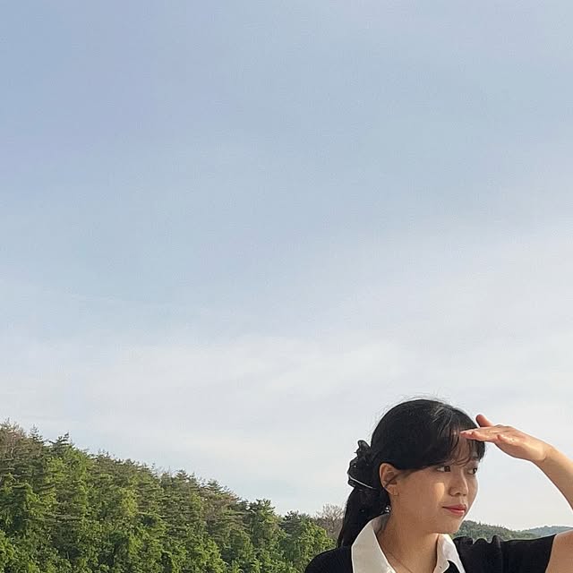입력 중 … on Instagram: "날이 좋으니 나가 놀 수 밖에❤️‍🔥"
