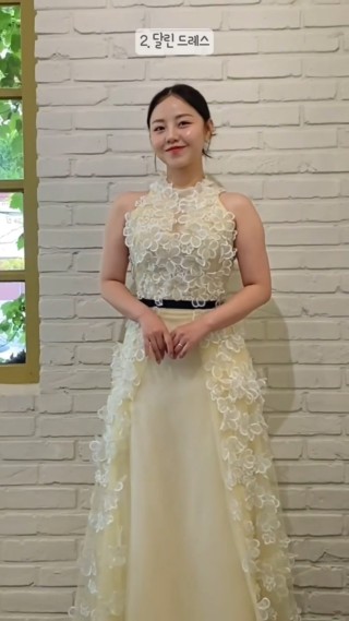 마제리에 대구점 2부드레스 피팅후기💕

성수 디자이너 드레스샵이 대구에도 생겼다?!
대구에서 보기 힘든 꼼꼼한 지퍼가봉과 키작녀들도 헬퍼없이 활동하기 편한 기장감의 마제리에 드레스🥹

활동성이 워낙 좋다보니 2부 드레스 뿐만 아니라,
야외 예식용 웨딩드레스나 돌잔치드레스로도 추천!

피팅은 총 5벌 진행되고 모든 드레스를 직접 보고 고를 수 있는 것 또한 너무 좋았어요!

#마제리에대구 #2부드레스 #유색드레스 #프롬드레스 #야외웨딩드레스 #대구드레스추천 #돌잔치드레스 #지퍼가봉 #키작녀드레스 #드레스대여 : 클립