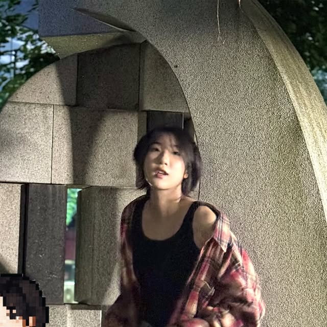 김깜찍 on Instagram‎: "#광고 

밖은 덥고 실내는 추운 요즘같은 날.. 네이비 셔츠와 같이 겉옷으로 정말 자주입는 옷! 마찬가지로 오버핏이라 핏도 자연스럽고 여유로워서 거의 매일 입는듯한.. 빈티지 컬러감의 레드셔츠로 단독으로 입어도 이쁘고 레이어드로도 활용성이 아주 좋다 ٩(ˊᗜˋ*)و 

#스탠다드에러  #STANDARDERROR #남여공용셔츠 #셔츠 #셔츠추천 #긴팔셔츠 #오버핏 #체크셔츠 #간절기셔츠 #Shirt  #CheckShirt  #LongSleevedCheckShirt #빈티지셔츠 #패키지 #1+1패키지"‎
