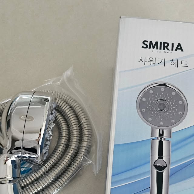 맞팔, 좋아요, 소통 환영:) on Instagram: "#광고 요즘 샤워할 때마다 기분이 좋아요 😀 SMIRIA 샤워기헤드로 바꾼 이후로 샤워 시간이 진짜 힐링이 됐어요. 예전에는 수압이 약해서 샴푸할 때마다
