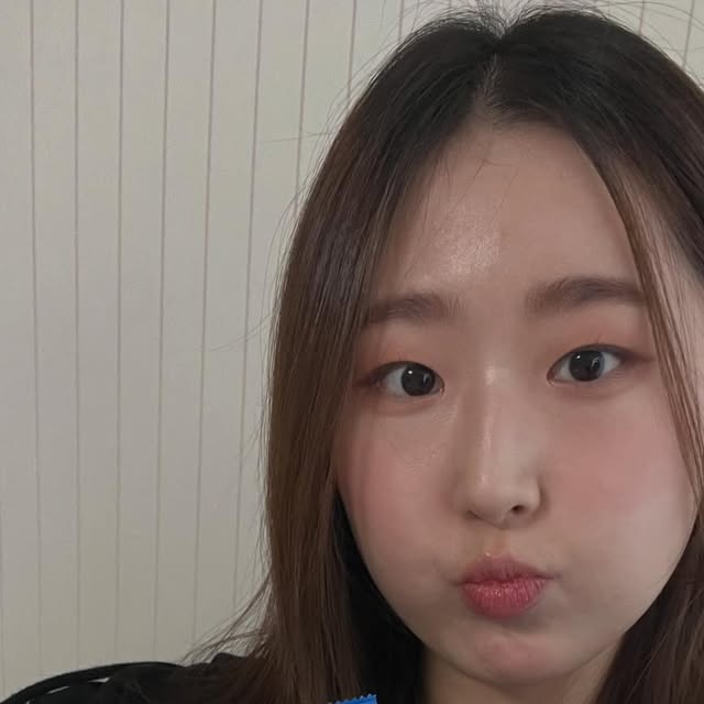 ෆ세화ෆ on Instagram: "#광고 @cj_basakchip 

CJ제일제당의 바삭팝콘 스팸맛, 허브솔트맛 소개해드릴게요 💙💚

CJ제일제당이 스팸과 백설 브랜드와 콜라보를 하여 팝콘 스낵류를 출시했답니다
✔스팸과 팝콘, 허브솔트와 팝콘의 완벽 조화
✔ 바삭바삭한 팝콘 식감이 특징
✔ 한 봉지로 포만감을 느낄 수 있음
✔ 아이 간식부터 맥주 안주까지 호불호 없음

저는 요즘 해리포터 정주행에 다시 빠지면서 더욱 즐겨먹고 있는데 양도 많고 맛도 제가좋아하는 맛들이라 손이 계속가서 잘먹고있는 과자랍니다 식이섬유와 함께 단백질까지 3.8g들어있어서 운동하고있는 저에게 부담도 적은 제품이에요 여러분들도 한번 드셔보시길 바랍니다 💚💙🍿

#CJ #신상 #스팸 #스낵"