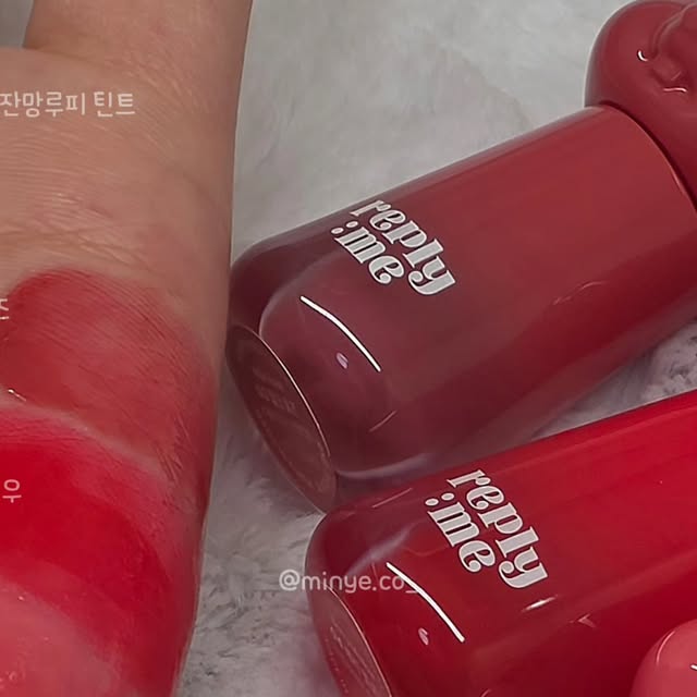 민예 on Instagram: "#제품제공 ( 타채널 제품제공 ) (^з^)-☆ ⠀⠀⠀
⠀⠀
리플라이미 잔망루피 틴트 ⠀⠀
03 밀크로즈, 04 베리멜로우, 05 체리펀치🍒⠀⠀
⠀⠀⠀
손에 확인할 때... 저한테는 ⠀
04 베리멜로우, 05 체리펀치가 ⠀
뭔가 부담스러운 느낌이었는데... ⠀
⠀
막상 입술에 발라보니까 괜찮은 것 같아서 ⠀
잘 사용할 것 같아요!! ⠀
⠀
무엇보다 패키지가 너무 귀여워서...!Σ(×_×;)!⠀⠀
⠀⠀ ⠀⠀
#코덕맞팔 ⠀⠀"