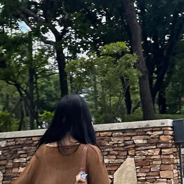 @y0urmylook on Instagram: "#광고 #비바브라운 @vivabrown_official 
⠀
두께가 얇고 무게감이 가벼워서
요즘 더위도 거뜬한 하루

바로 아이스크림 먹으러🍦
.
.
⠀

#피팅모델 #패션계정 #ootd #fashion #fyp #vivabrown 
#상의 #여름가디건 #top #bolero #knitwear 
#summer #니트가디건 #슬리핏 #크롭가디건 
#上衣#ガーディガン #ニット#ビバブラウン"