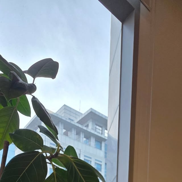 jennifer on Instagram: "#광고 [SMIRIA] 휴대용 선풍기
여름이 오면 필수템! ☀️ 
SMIRIA 손풍기와 함께라면 더위도 문제없어요! 😎

출퇴근길, 야외 활동, 운동 후, 사무실, 여행 등 어디서든 사용 가능! 
가벼워서 들고 다니기 너무 편하고. 
가방에 쏙 넣거나, 걸어둘 수도 있어서 언제든지 시원함을 느낄 수 있어요. 💨

특히 바람이 세서 정말 시원해요! 
더위에 지치지 않게 도와주는 SMIRIA 손풍기, 언제 어디서나 여름 필수 아이템!! 😍

🌟 가벼운 무게로 언제 어디서나!
🌟 강력한 바람으로 시원함 UP!
🌟 다양한 장소에서 활용 가능!
🌟 스타일리시한 디자인으로 눈길 끌기!
🌟 여행 필수 아이템으로 추천!

이제 더위 걱정은 NO! 
작지만 강한 SMIRIA 손풍기와 함께라면 여름도 즐겁게 보낼 수 있어요. 
여러분도 꼭 써보세요! 💖

구매는 👇
https://www.coupang.com/vp/products/8693351696?vendorItemId=92262324577&sourceType=MyCoupang_my_orders_list_product_title&isAddedCart=

#SMIRIA손풍기 #손풍기추천 #손풍기 #무선냉각선풍기 #냉각선풍기 #휴대용선풍기 #미니휴대용선풍기"