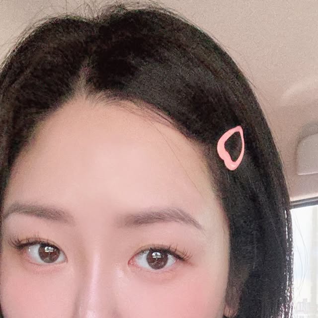 뷰티나는 수찌 💄 on Instagram: "#광고 투에이엔 핑크 무드🌸

피크닉 브라운+코랄 아이팔레트 하나로 아이메이크업 끝!
쥬시피치 치크는 살구핑크빛으로 청순 뿜뿜 🍑
슈가베일 하이라이터는 설탕광 그대로⚡️
습식 제형이라 모공 요철 없이 매끈하게 빛나요💎

저는 버블검+쥬시피치+슈가베일 조합으로 했는데,
핑크 코랄 생기 가득한 메이크업 원하면 무조건 추천💕

#투에이엔 #아이팔레트 #듀얼치크 #슈가베일 #핑크메이크업 #봄웜가을웜  #올영픽 #올리브영추천템
#올영필수템
#러브버블컬렉션
#롱웨어링파운데이션미니
#컬러플레이듀얼라이너"