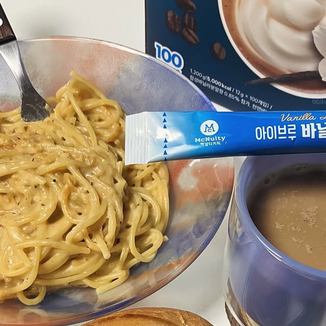 푸디진진 on Instagram: "#협찬 ☕️맥널티 아이브루 바닐라라떼와 브런치타임 우유가 없어도 바닐라 시럽이 없어도 카페에서 즐기던 바닐라라떼를 집에서 마실 수 있어서 육퇴 후 휴식시간을