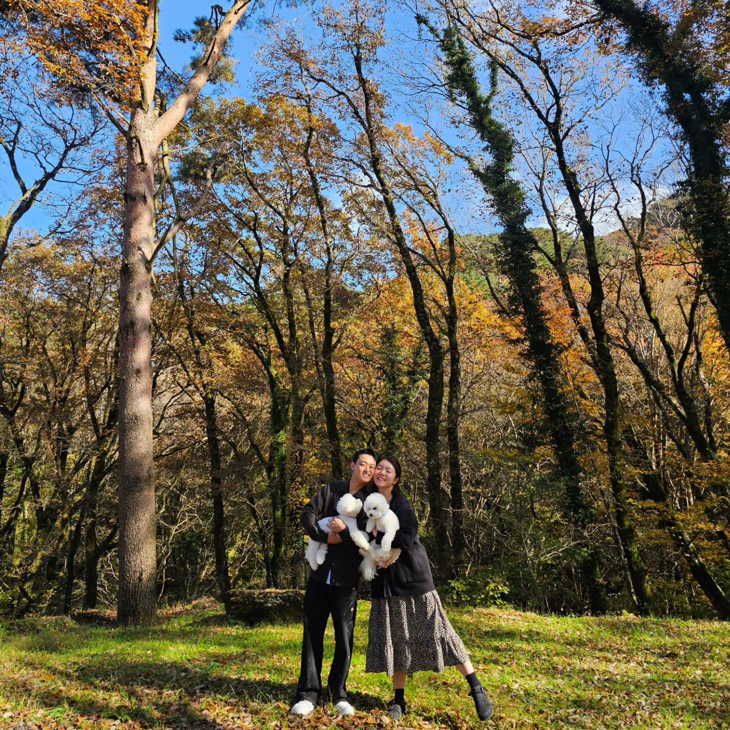 하주가 좋아하는 볼 찰싹 우리의 시그니처 포즈💙
가을아 가지마 아니 천천히..🍂🍁

사랑해 혀비 하비 둠비 그리고 가을 이 계절💙