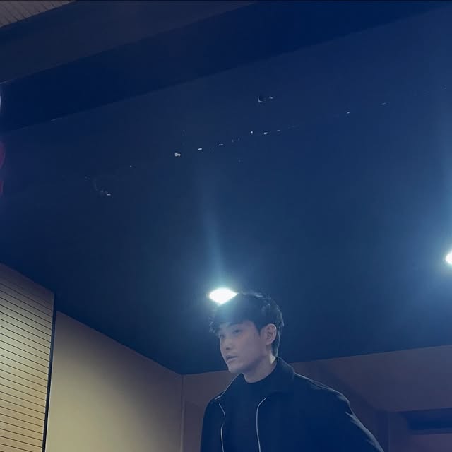 백광 on Instagram: ". 미키17 보러 간 국문17 백광렬 거기에 벌룬핏 워싱 와이드 데님팬츠 빈티지워시드블루를 곁들인. 자연스럽게 떨어지는 입체적 벌룬 핏의 데님 팬츠 부드럽고 촉감에 트렌