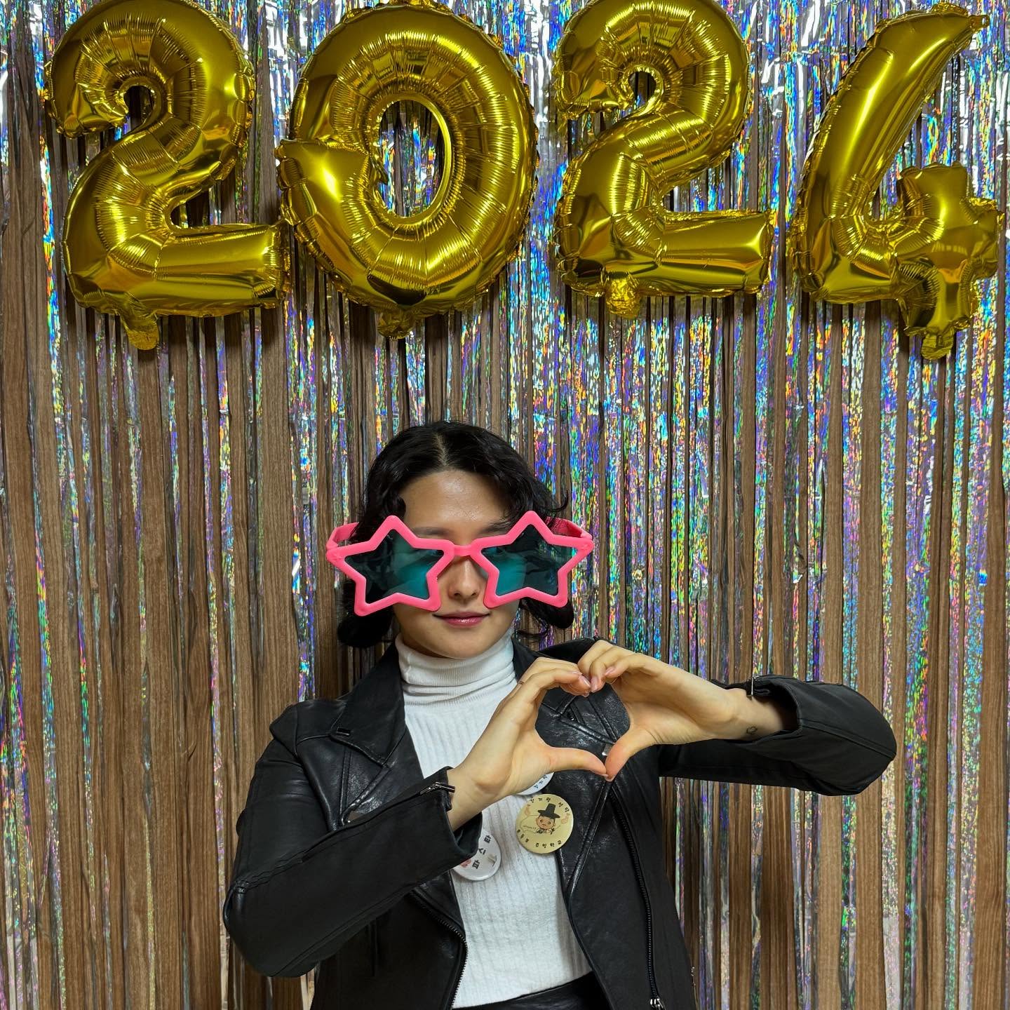 다사다난한 29살 김고은 곁에 있어주셔서 감사합니다🫡💛

앞으로도 곁에 있어주세요
새해 복 많이 받으세요🧧❤️
