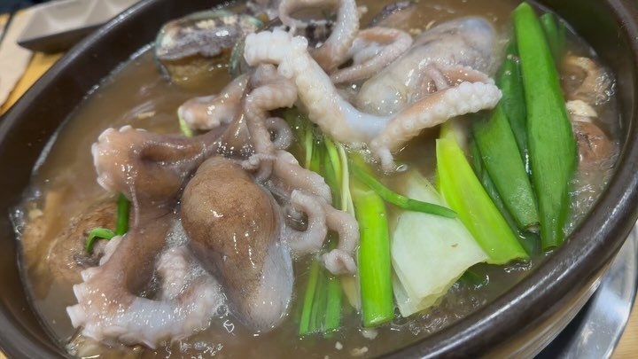 지난주
진짜 진짜 바쁜 한주를 보냄 
수요일 이천촛불집회 참석 
목요일 아트홀 공연 관람 
금요일 송년회
토요일 국회의사당 집회 
일요일 시아버지 생신 
이번주도 다시 화이팅 해야지 ~ 
연말은 정말 너무 바쁨 
해신탕 먹고 힘내기 😆😆😆