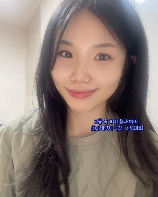 소통🙋🏻‍♀️INFP ☁️ on Instagram: "#광고 @aprilskin_korea #핑크알로에#머랭솝
각질케어부터 진정클렌징까지 한번에 가능한
4 in 1 신개념 머랭 클렌저에요!!
✅머랭처럼 쫀쫀한 거품과 제형이 특징인 핑크알로에 머랭솝
✅에이프릴스킨만의 머랭충전🩷

핑크알로에 듀얼 머랭솝
1. 클렌저 하나로 끝!
2. 진정에 진정을 더한 프리미엄 듀얼 머랭솝
3. 폼킁렌징 : 모공 속 노폐물제거, 각질제거 : 부드러운 피부케어
  팩 : 진정 수분팩으로 피부톤 균일케어로 자극은 적게 각질은 확실하게!

트러블 잠재우고, 모공은 비우고
- 일반 알로에 대비 진정 성분이 더 높아진 핑크 알로에 함유 
- 쫀쫀한 머랭 거품이 모공 속 숨은 미세먼지, 노폐물까지 OUT!
- 여드름성 피부 사용 적합 테스트 완료 / 저자극 테스트 완료
**트러블: 건조, 민감, 피지, 울퉁불퉁 피부결, 모공 노폐물

- 미세 분말 스크럽으로 저자극 각질케어: 국내산 녹두 스크럽 & 콩 스크럽
-모공 속 피지 틈새까지 초 미세먼지즉각 세정

#에이프릴스킨 #핑크알로에머랭솝

사용 방법
STEP 1. 물기없는 얼굴에 도포한 다음 롤링하며 마사지해주세요. (각질케어)
STEP 2. 쫀쫀한 거품으로 부드럽게 세안해주세요. (노폐물out)
STEP 3. 미온수로 씻어내줍니다.
TIP. 진정이 필요한 부위(볼, 이마 등)에 팩처럼 도포한 다음,
1~2분 뒤 거품을 내어 씻어내주시면 폼클렌징부터 진정팩 효과까지!!

머랭솝하나로 피부과 기초케어해버리자구요 ~ :)

#에이프릴스킨#aprilski#클렌저추천#폼클렌저#폼클렌징#폼클렌징추천#클렌징폼#클렌저#알로에#알로에클렌저#피부진정#피지#폼클렌저추천#각질제거#저자극클렌저"
