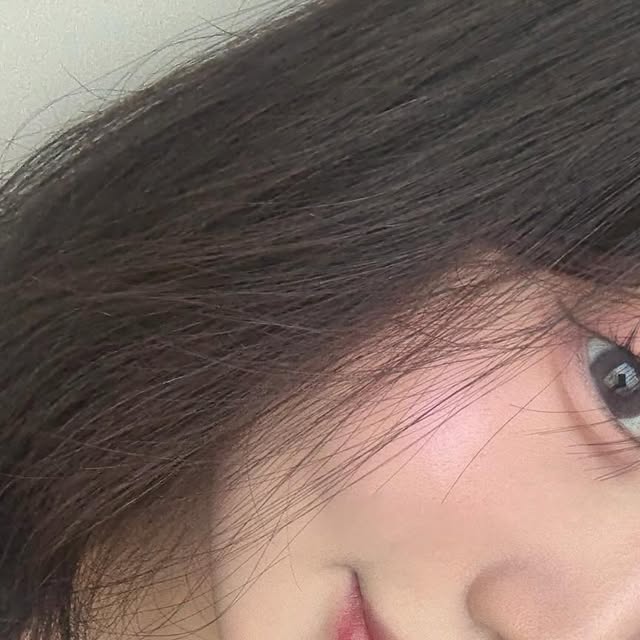 다해 on Instagram: "#광고 블랑디바 × 인플루언서 홍주
단 하나, 애교살만을 위해 탄생한 팔레트 
부드러운 발림성에 레이어링할수록 맑고 도톰한 볼륨감✨
누구나 쉽고 간단하게, 팔레트 하나로 완성하는 자연스러운 애교살  #애교살팔레트#통통한애교살#애교살메이크업#블랑디바#홍주공동개발"