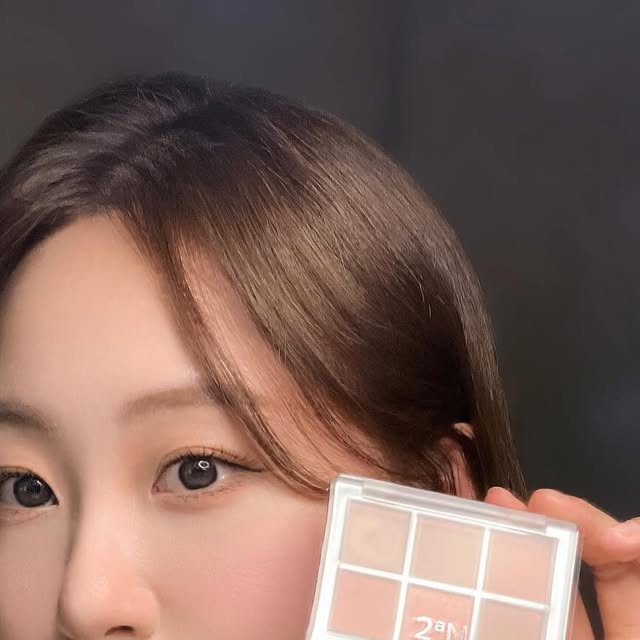 박은주 on Instagram: "#광고 색조잘알 #투에이엔 제품으로 봄 준비 🌸 @2an_official 봄웜라이트인 나에게 필수인 컬러들만 쏙쏙 데리고 왔더니 메이크업이 너무 화사해졌짜낭..😌✨💖 컬러 조합