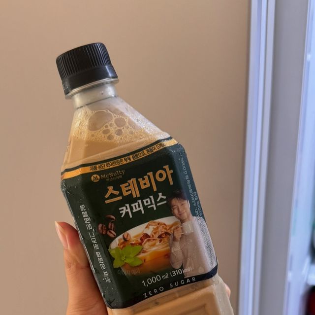 지엉이🍎도라미 on Instagram: "#협찬 안녕하세요! 라미입니다🦥🥰 이번에 쉴 때 가족끼리 다같이 할머니 댁에 방문을 했는데 맥널티에서 1L 대용량의 커피믹스가 나왔지 모에요!! 심지어 스