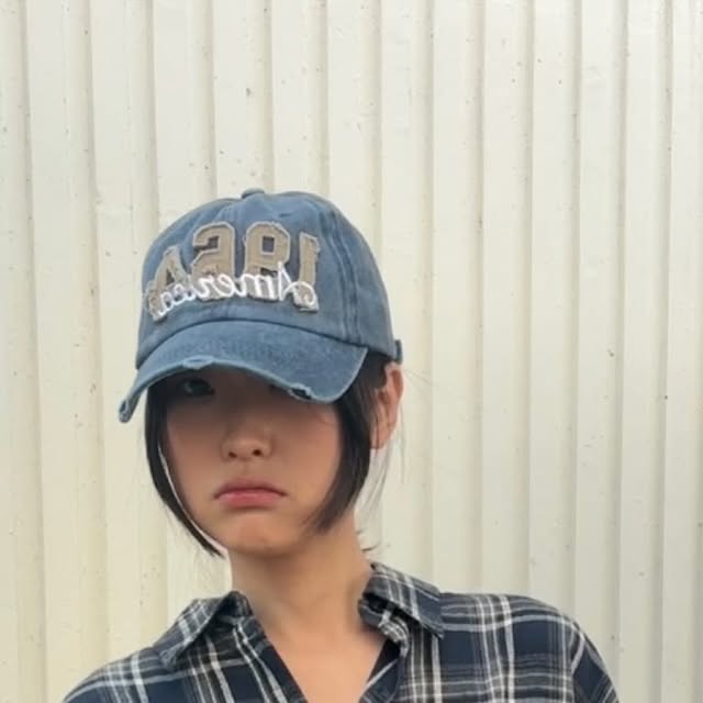 이가인 on Instagram: "#광고 요즘 진짜 자주 입는 체크셔츠 🤍 스트릿하게 툭 걸치기 딱 좋은 아이템 발견했어요 오버핏 실루엣이라서 그냥 아무 코디에 툭 걸쳐도 핏이 자연스럽게 떨어지고