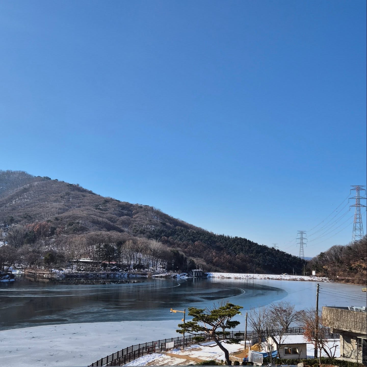 #상담협찬
2025년은 구름한점 없는 맑은 날만 가득하길🙏

신년운세를 부담없이 볼 수 있는 사주나루를 
이용해 봤는데요! 요즘 유명한 분들은 예약 대기가
너무 길어 1년은 기다려야 한다고 하더라구요 ㅜㅜ

사주나루는 내가 원하는 상담사를 찾아서 
찾아가지 않고 전화로 상담할 수 있어서 
너무 좋더라구요📞

앱으로 상담사분들의 상담분야도 알 수 있고
후기도 찾아볼 수 있어서👍
 
저는 사업,건강,금전에 대해 상담 받았고
전화상담이라 부담없이 잘 받았어요^^

2025년 운세 보고 조심할 것 체크해서
무탈한 한 해가 됐으면 좋겠네요😊

울 🌟 님들도 무탈하고 건강한 한 해 되세요🙏