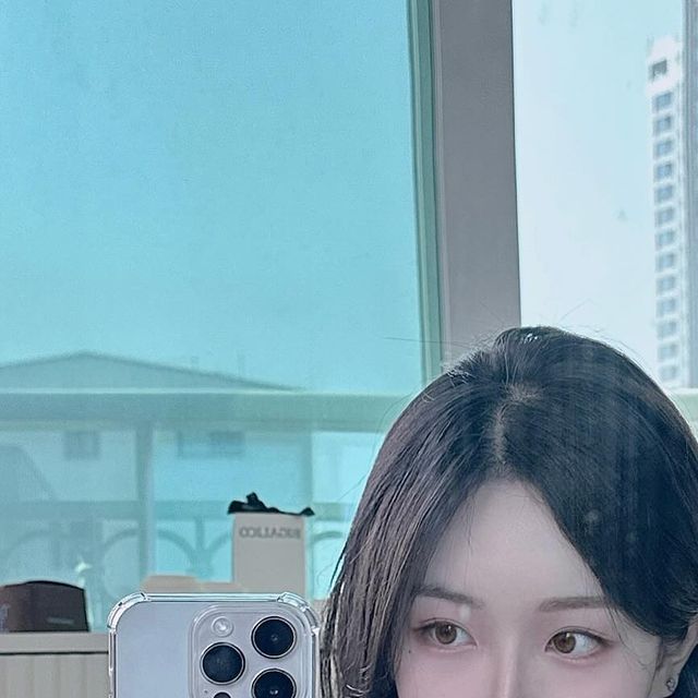 주 연 🇰🇷🇺🇸 | 柱 姸 on Instagram: "날씨가 넘 더워용🥵

요즘 건강챙기기에 빠져사는 휴학생의#영양제추천 
영양제 맛있는다는 말 안 믿는데 이건 진짜 맛있댜..

✔️하루에 필요한 철분, 마그네슘을 간단하게 
✔️ 텁텁하지 않고 이지멜트 공법으로 쉽게 녹는 맛있는 분말
✔️ 개별포장으로 가방에 쏙 넣고 다니기 편하게

#광고#광고#닥터라인#헤모씨#마그네슘#셀렌징크#철분제#아연#닥터라인#다이렉트#유럽영양제#THMALL"