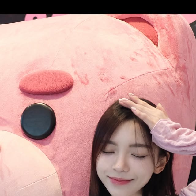 iru 이루 on Instagram‎: "@puripia__official ˚‧｡♥｡‧˚
무신사 뷰티 팝업에서 퓨리피아 X 밸리곰 팝업이 진행중이에요💗
화해 1위토너 퓨리피아 메타바이옴 패드를 뽑기로 받을수 있다구요! ฅ^•ﻌ•^ฅ 
피부유산균 맛집 퓨리피아 팝업 가면 뽑기도 하고 선물도 주니까 안가면 손해입니다🐥

11월 23일까지니까 서둘러!! ꒰ঌ(⃔ ⌯' '⌯)⃕໒꒱"‎