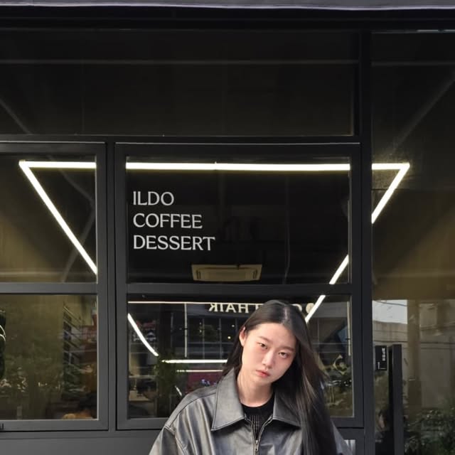 허내영 on Instagram: "#광고 @standarderror_official 

빈티지 가득한 무광 블루종 레더🖤🩶
이번 가을 아우터 강추!

🩶제품 링크 👇
https://www.musinsa.com/products/5278249

#스탠다드에러  #STANDARDERROR #남여공용자켓  #자켓 #데일리룩 #가을데일리룩 #자켓추천  #간절기아우터 #레더자켓 #스웨이드자켓 #jacket #パンツ  #outer #무신사"