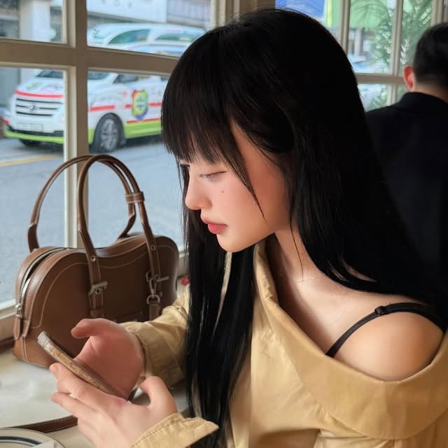 EUNCHAE BAEK on Instagram: "가을 맞이...👐🏾🥥🐕🍂👝🐿️👜🤎

.

.

.

@pleatica_official 
#광고#플리티카#pleatica#아크백#arcbag#버클백#데일리백#디자이너브랜드가방"