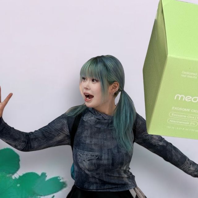 핸쟝 on Instagram: "#광고 요즘 난리난 메디큐브 신상! 😈엑소좀시카패드😈 이거 하나로 붉은기, 요철 안녕🤗 매디큐브의 신제품인 시카패드🌿 기존 시카성분보다 5.3배 요철에 좋다는 액소