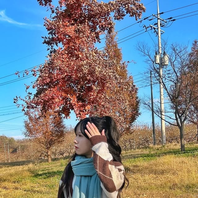 명희 on Instagram: "폭닥폭닥한 목도리 다들 하나씩 장만해야지🩵 목도리로 바라클라바 만들어서 쓰고있으니까 군밤이라도 팔고싶어졌달까 . . . #광고 #무신사 #토니로렌스 #머플러 #목