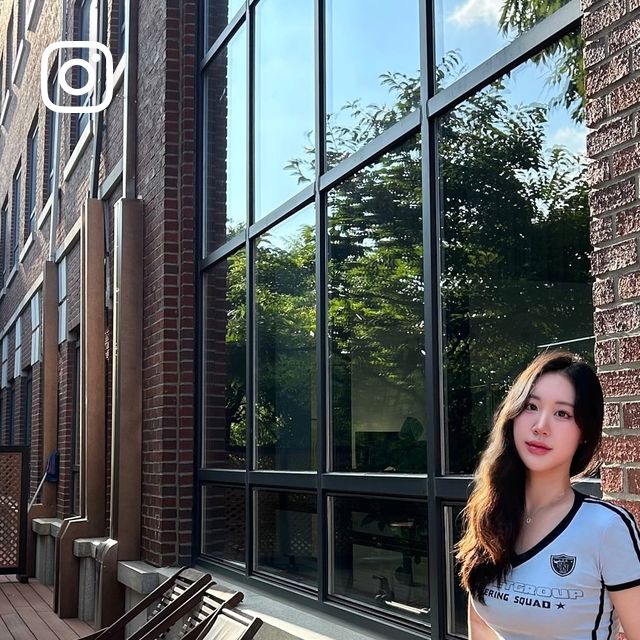 윤 지 혜 on Instagram: "#광고
Over Washing Wide Denim Pants

와이드한 핏으로 하루종일 편안하고 예쁜 데님 팬츠 !
🧊 빈티지한 컬러감의 워싱은 키치한 룩에도 찰떡이랍니다
YKK사의 고급 지퍼 사용으로 튼튼하고 부드러운 슬라이딩까지⚡️

#스탠다드에러  #STANDARDERROR #남여공용팬츠 #데님 #데님팬츠 #팬츠 #바지 #와이드바지 #워싱팬츠 #와이드팬츠 #데일리룩 #바지추천  #DenimPants #Denim #Pant"