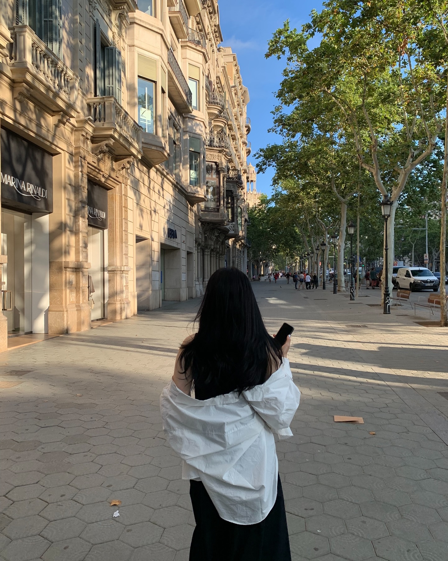 2024.07.05 2day🇪🇸
바르셀로나 구석구석〰️ 아침부터 부지런히 출근하는 사람들 사이에서 누가봐도 관광객 모드로,,☺️ / 쾌적한 날씨 + 여행 시작 + 들뜸 10000% / 3만보 정도는 애교에요🤍
