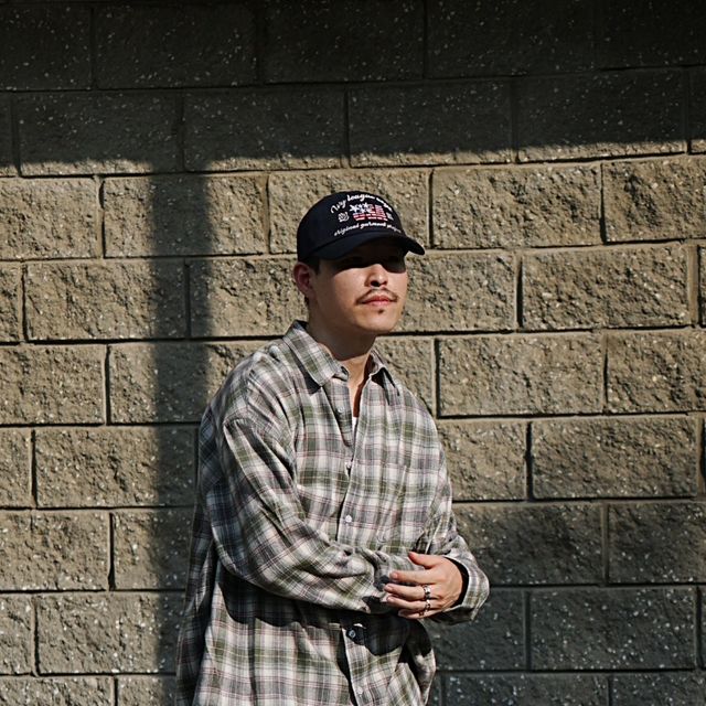 안성배 on Instagram: "#광고 ⬇️ "피즈 보자마자 그냥 가시면 제손이 민망합니다" 마지막 사진에 악수라도 하고 가세요 . . [오가프] Ivyboy Lettering B.B Cap Navy [스탠다드에러] 미스티 포레스트 오