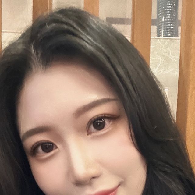 밍🫧 on Instagram: "변화가 많은 요즘 . . 🥺🍀 . #비 #장마 #다들조심 #맞팔 #맞팔해요 #20대코디 #20대패션 #퇴사 #백수 #백수일기 #서울 #협찬문의"