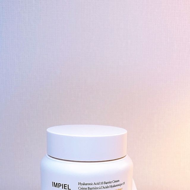 𝙗𝙤𝙣𝙖𝙝𝙤𝙧𝙖🐰 on Instagram: "#광고 @impiel.korea 트러블 케어 1위🥇 여드름앰플 브랜드 임피엘의 벨벳수분크림 출시❕ 임피엘 ’히알루론산 10 베리어 크림‘ 사용해봤어요!😘💚