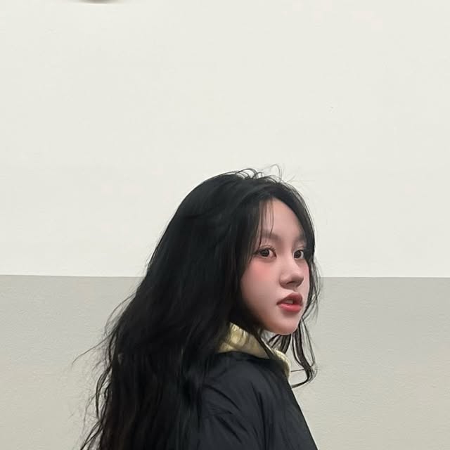 천하 | #협찬 🖤🩶🤍

필요한거 다 말해 보부상 백에서 다 넣고 다녀줄게👍🏻

엘로아 레더 크로스백 (BLACK) ow-236

❕미니멀한 반달 쉐입의 레더 크로스백
❕내부 지퍼 주머니로 작은 소지품도 편리하게 수납
❕활용도 높은 미니 파우치와 넉넉한 내부... | Instagram
