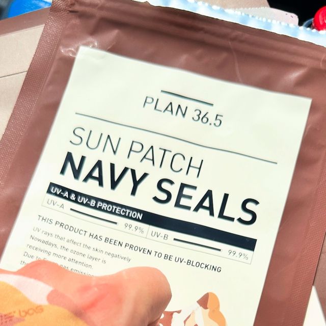 전미소 on Instagram: "#협찬 플랜36.5 선 패치 네이비 씰☀️ 9월이지만 14:00시 야구 경기 해도 되는거 맞아? 할 정도로 아직 무더웠던 날에 직관하러 갈 때를 대비해 가져온 선패치 🔆🔆 날이