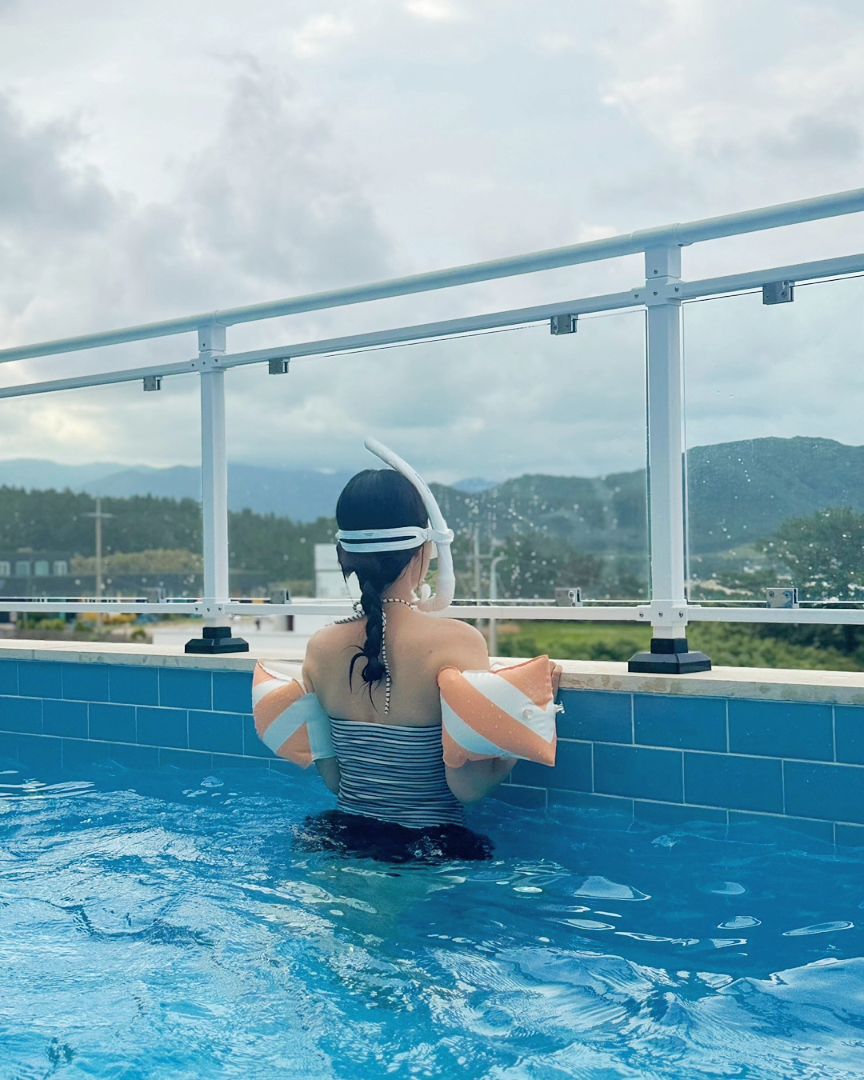 sɪᴀɴ ʟᴏɢ🤍 | #협찬 이번 풀빌라 여행 때 오렌지앨리스 암튜브 덕분에 수영도 너무 재밌게 하고 예쁜 사진도 많이 남겼어요🫧💖 오렌지앨리스 브랜드 자체자젝 상품인 암튜브는 디자인 부터 색상까지 직접선택해 실제로 받아보니 훨씬 예쁘고 갬성있더라구요… | Instagram