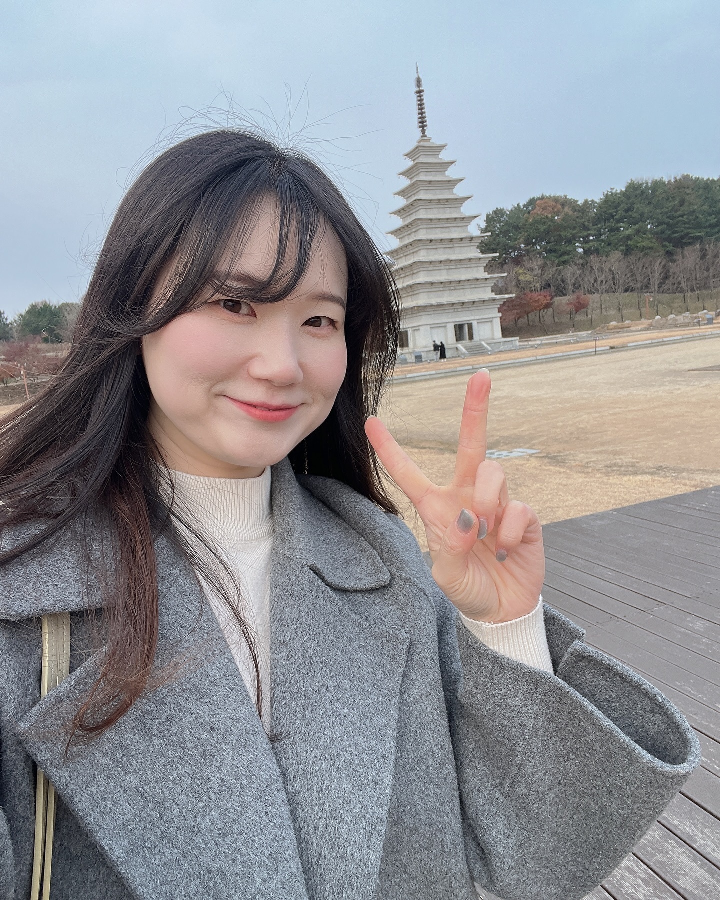 #12월결산 #1231
#20241231

12월 달은 어처구니 없는 계엄령으로 시작해서
슬픈 소식으로 마무리가 되어 참 마음이 아프다.

12월달도 열심히 일했고, 
놀기도 잘 놀았고, 연말에 그동안 보지 못하고 연락 잘 못하던 지인들과의 만남도 있었다.

12월은 마무리하는 달이어서 그런지 저물어 가는 느낌이 가장 큰 달이다.

그 한 달동안은 드라마틱한 일은 없었지만 잔잔하게, 사람들과 보낼 수 있어서 오히려 감사했다.

#쏭스타그램 #12월마무리 #12월결산