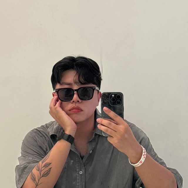 용화 🇰🇷 on Instagram: "#광고 선글라스 맛집이랄까 😎 @right_here_men . . . #롸잇히어 #right_here #선글라스 #선글라스추천 #오버사이즈선글라스"