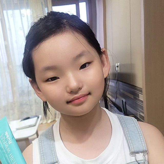 hye_vely0210 on Instagram: "#협찬 #베베쓰담 냠냠쏙쏙 비타젤리 젤리형 개별포장이라 하나씩 꺼내먹기 넘 좋아요^^ 냉장고넣어 놓으니 알아서 1일 1포~~ 달콤한 열대과일 맛이라 맛있어 해서 억지
