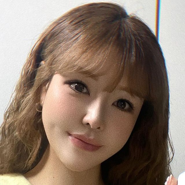 Üᴍɪʏᴀ on Instagram: "#광고 10중 히알루론산으로 피부 속 장벽까지 수분감으로 꽉-채워주는 크림이에요:) 기존 히알루론산의 2배로 피부에 빠르고 깊게 흡수된 수분이 오래 유지되도록 수분
