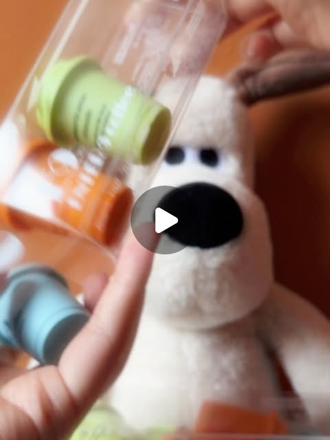 재란 | 여행 | 카페 | 일상 | 숙박권이벤트 .•♥ on Instagram: "#광고  @enter9coffee 

요즘 집에서도 카페처럼 즐기고 싶을 때 추천 ! 
간편하게 마시기 좋은 엔터나인커피(ENTER9) 𖠚ᐝ

SCA 스페셜티 커피협회 기준 80점 이상의 최상급 아라비카
원두를 사용해서 그런지 한 모금 마시면 커피 향이 진~ 하고
깔끔한 풍미가 느껴져요 🤎 

특히 12시간 저온 추출 후 -40°C에서 38시간 동결건조하는
특허 기술 덕분에 찬물, 뜨거운 물 상관없이 정말 빠르게 녹아
물만 있으면 언제 어디서든 바로 커피를 마실 수 있다는 장점 ᯓ

저는 물에 타서 아이스커피로 마셔봤는데 부드럽고 깔끔한
콜드브루 정석의 느낌이라 홈카페 감성 제대로 느껴졌어요 

그리고 아몬드우유나 두유에 타면 라떼처럼 부드럽게 즐길 수
있어서 집에서도 간편하게 라떼를 만들기도 좋아요 , , 🥛 

패키지도 예쁘고 개별 밀봉이라 캠핑이나 여행 갈 때 챙기기
딱 👍🏻커피 좋아하는 분들 선물용으로도 좋을 것 같아요!

👉 https://naver.me/Fw7xfkMp"
