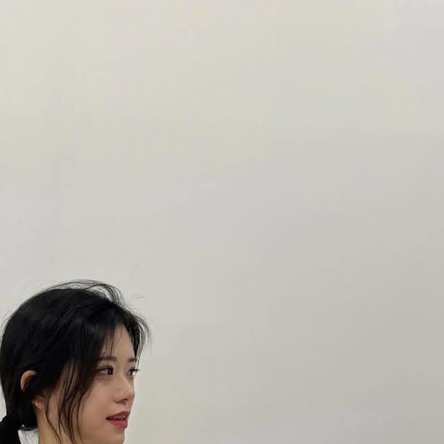 @soohachoco on Instagram: "#광고 양재 하이브랜드 [비니커피]

와인러버들이라면 환장할만한 세상 어디에도 없는 나만의 와인을 커스텀 라벨해주는 공간..🩷
전 세계 다양한 와인을 시음하고 구매할 수 있는 곳이에요
커피와 와인, 다양한 음식까지 함께 즐길 수 있는 프라이빗한 장소로 와인 동호회 등 모임 대관도 가능하다고 해요! 

맛도리 안주에 와인 테이스팅하구 고급진 미니와인 선물세트까지,, 
힐링 가득 넘 행복한 시간이여써요🥺🍷

#커스텀라벨 #양재와인샵 #양재와인바 #양재시민의숲카페 #저가커피  #잔와인 #1879 #가성비와인"
