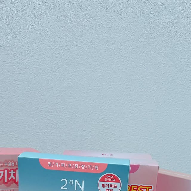 윤겨미(러브드윤) : 호율맘 on Instagram: "⠀
#광고
⠀
올영 행사하고 있어서 구경갔다가
투에이엔 제품에 홀려서 인기템 싹
쓸어왔어요:)
⠀
⠀
기획상품들도있고 가격도 착해서
마구마구 담았는데 대만족!
⠀
@2an_official 
⠀
⠀
📍투톤생기치크 02 러브로지
뉴트럴피치핑크컬러로 은은하게
복숭아볼터치 !
⠀
📍포켓코튼블러링 스틱핑거03베리밀크
스틱으로 된 볼터치, 은은한 컬러
⠀
📍글레이즈바운싱틴트 05버블리 04피치슈
버블리는 쨍하지않은 체리빛 핑크컬러
피치슈는 코랄피치컬러에요
⠀
📍롱 웨어링 파운데이션 21호 아이보리
기존 21호보다 좀더 밝은톤인거같아요
물광피부 완전 가넝
⠀
📍퓨어 갈래시 하이라이터 ND01쉘
⠀
📍베러미아이팔레트 05디어미
쿨베일 베일리 셀레네
모브헤이즐 토프 미드나잇
데일리로 사용하기좋은 컬러 6가지 팔레트
⠀
📍컬러 플레이 듀얼 라이너 01 허니피치
듀얼라이너 하나로 애교살부터 트임까지!
⠀
⠀
2an제품들은
피부톤에 맞춰서
모든 피부톤에 잘맞는 색조제품 맛집이에요:)
⠀
올영세일기간 놓치지마시고
더 저렴하게 증정기획세트까지
야무지게 챙겨보세요👍👍👍
⠀
⠀
#올영픽 #올리브영추천템 #올영필수템
#투에이엔 #2an #8월신제품
#러브버블컬렉션 #롱웨어링파운데이션미니 
#컬러플레이듀얼라이너
⠀"