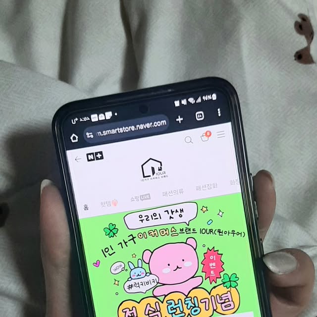 이예서 on Instagram: "#광고 1인가구를 위한 **1OUR(원아우어)**에서 자취템 쇼핑했어요! 🛒✨

저는 자취생이라면 필수인 수납용 아이템들을 구매했는데요,
간단히 조립할 수 있는 제품들이라 사용하기도 너무 편하고,
수납공간이 늘어나니 방이 훨씬 깔끔해져서 대만족! ㅎㅎ 😍

혼자 살아가는 2030 1인가구를 위한 쇼핑몰답게
카테고리별로 필요한 물건이 다 준비돼 있어 한 번에 해결 가능! 🙌
첫 구매 & 알림 설정 시 1,000원 할인쿠폰도 받고
럭키비키 이벤트까지 진행 중이니 혜택도 챙겨가세요✨

✔ 혼족 라이프에 딱 맞는 실용템 가득
✔ 구매 등급에 따른 추가 혜택
✔ 자취러들에게 강추하는 스마트 쇼핑몰!

**네이버 검색창에 '1OUR'**를 검색해보세요😉

@1our0607
#1OUR #원아우어 #1인가구이커머스 #1인가구 #1인가구쇼핑몰 #1인가구브랜드 
#온라인쇼핑몰 #대학생쇼핑몰 #직장인쇼핑몰 #1인거주 #2030 #자취 #홀로 #2030 #자취남 #자취녀 #자취템 #자취생 #혼족 #이커머스 #브랜드"