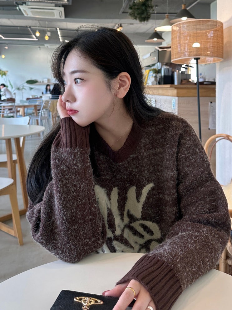 [여자 가을 니트 추천] 스탠다드 에러 풀오버 브러쉬 레터링 자카드 니트 착용후기