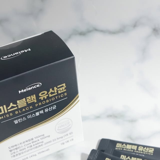 JiheeJeong on Instagram: "#광고
미스블랙 유산균
여성을 위한 새치 전용 유산균, 매일 챙겨 먹으니 머릿결도 더 탄력 있고 맑아진 기분💆‍♀️ 자신감도 UP💖
.
#미스블랙 #새치영양제 #미스블랙유산균 #미스블랙프로바이오틱스 #여성새치전용유산균"