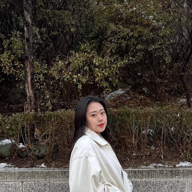 잉지 | 패션 • 데일리 on Instagram: "#광고 간절기아우터 미리 준비하기🤍 @standarderror_official ☑️ 87-STAN009 [비건 스웨이드] - 스탠다드 블루종 스웨이드 자켓 아이보리 오버핏인데 소매랑 밑단