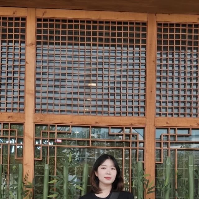 @hi_day22 on Instagram: "#협찬#데일리룩#바지
.
.
올 여름 폭염에 장마까지
뭘 입어야 하지? 싶을 때
스탠다드에러 버뮤다팬츠 하나로
일주일 코디 돌려입기 가능
.
.
자연스럽게 떨어지는 와이드 핏에
빈티지한 컬러감이 포인트여서
교복바지가 될 것 같은 
#스탠다드에러 #버뮤다팬츠 
.
.
#STANDARDERROR#남녀공용팬츠#데님#데님팬츠#팬츠#와이드바지#워싱팬츠#버뮤다#반바지#바지추천#DenimPants#Denim#Pants"
