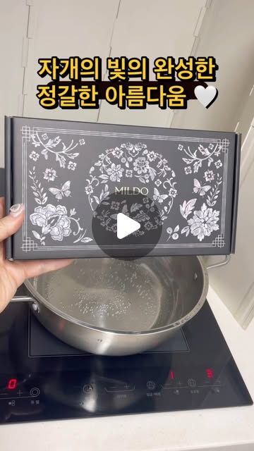 반진🍒 on Instagram: "#광고 돌잔치, 결혼식 답례품 이제 고민 고민하지마~
감사의 순간, 밀도 있게! 밀도 국수 답례품으로 마음을 전해보세요

자개모양프린트 박스에 국수를 담은 유니크한 답례품으로 3색 전통국수가 들어있어요
송철옛날 / 자색 고구마 / 단호박 이렇게 3종류고 수작업으로 정성껏 말린 건강한 면발이라 쫄깃 탱탱해요
밀도 국수를 답례품으로 자신 있게 추천합니다

#답례품#밀도답례품#결혼식답례품#돌잔치답례품#회사답례품#국수답례품"