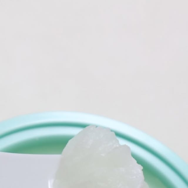 🧀 치즈 on Instagram: "#광고

카밍 샤벳 클렌징밤 🧼

밤 제형이 피부에 닿자마자 오일로 부드럽게 녹고, 물을 더하니 밀크처럼 바뀌면서 메이크업이 깔끔하게 지워졌어요. 예민한 피부라 걱정했는데, 저자극 테스트에서 0.00 무자극 인증을 받은 제품이여서 그런지 확실히 피부에 자극이 없었어요 😊🌸

세안 후에도 당김 없이 촉촉한 느낌이라 저자극 클렌징 제품 찾으신다면 추천 ! 신세계면세점 온라인에도 입점돼 있으니 참고해보세요🩵
 
#나틴다#나틴다카밍샤벳클렌징밤#클렌징밤#클렌징#저자극클렌징#저자극#클렌징오일"